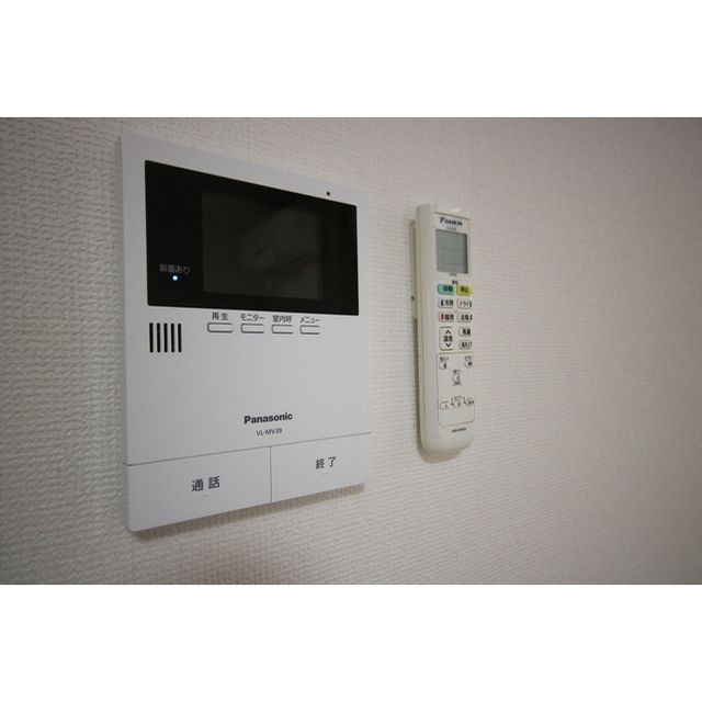 �y�Z�L�����e�B�z�@