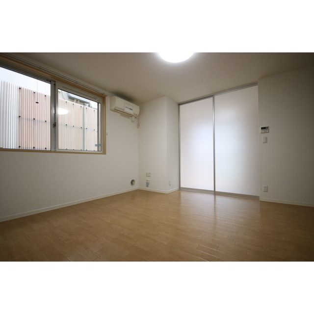 �y�����E���r���O�z�@