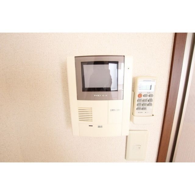 �y�Z�L�����e�B�z�@