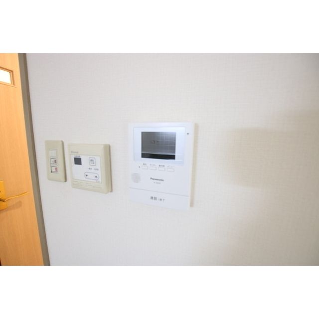 �y�Z�L�����e�B�z�@