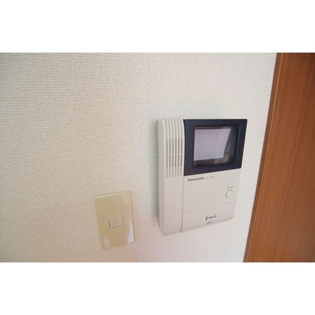 �y�Z�L�����e�B�z�@