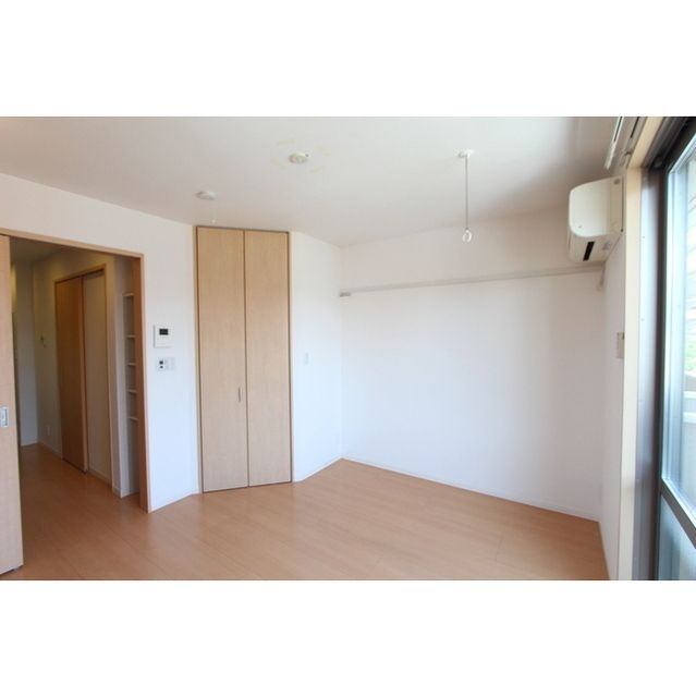 �y�����E���r���O�z�@