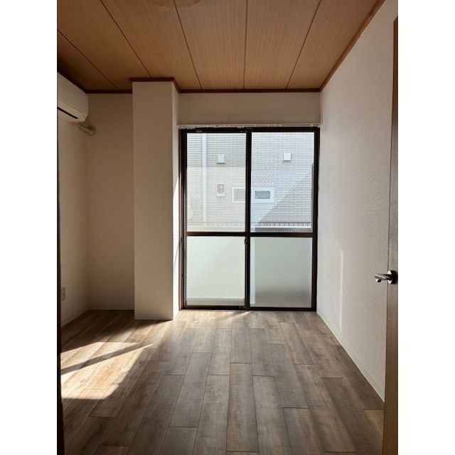 �y�����E���r���O�z�@