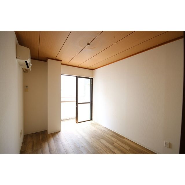 �y�����E���r���O�z�@