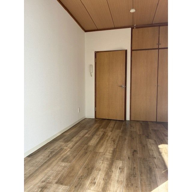 �y�����E���r���O�z�@