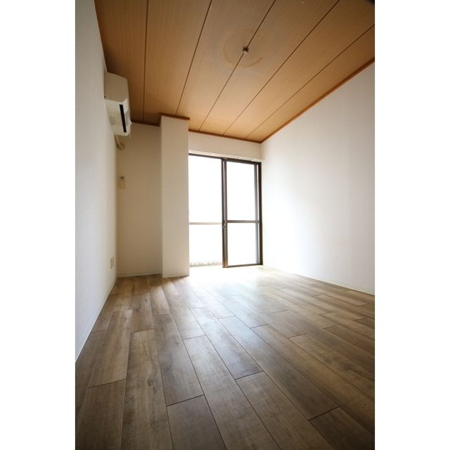 �y�����E���r���O�z�@