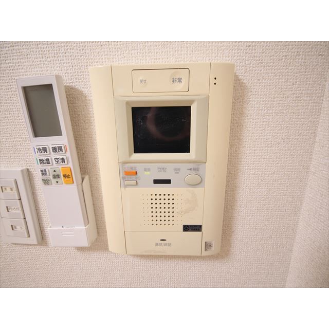 �y�Z�L�����e�B�z�@