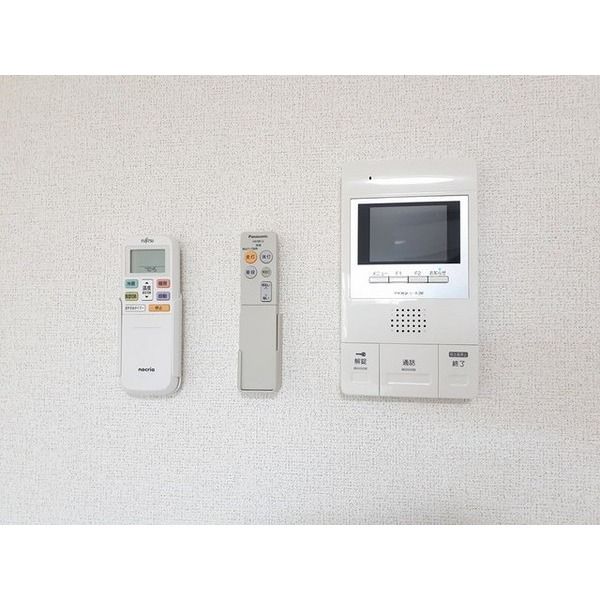 �y�Z�L�����e�B�z�@