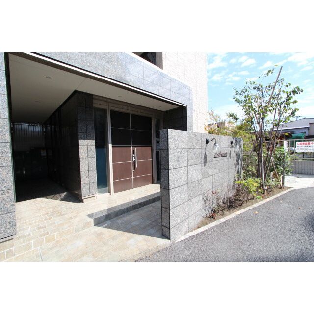 �y�G���g�����X�z�@