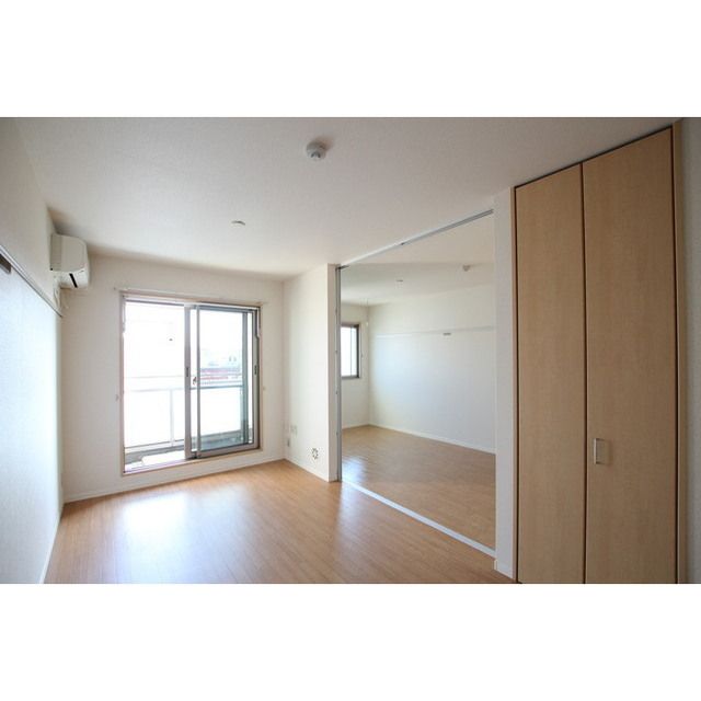 �y�����E���r���O�z�@