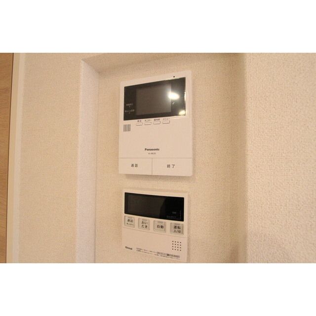 �y�Z�L�����e�B�z�@