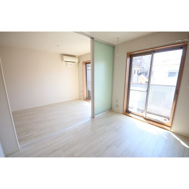 �y�����E���r���O�z�@��10.2���̗m��