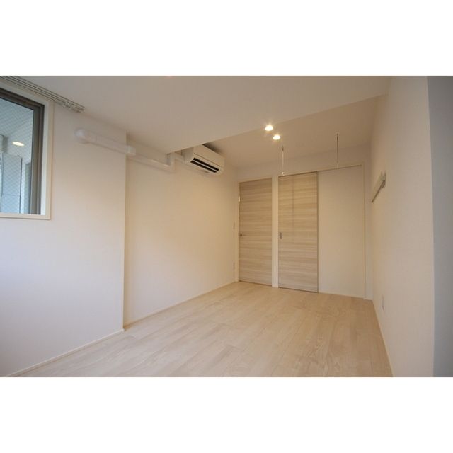 �y�����E���r���O�z�@