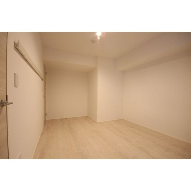 �y�����E���r���O�z�@