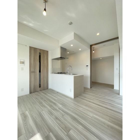 �y�����E���r���O�z�@