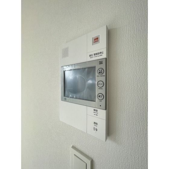 �y�Z�L�����e�B�z�@