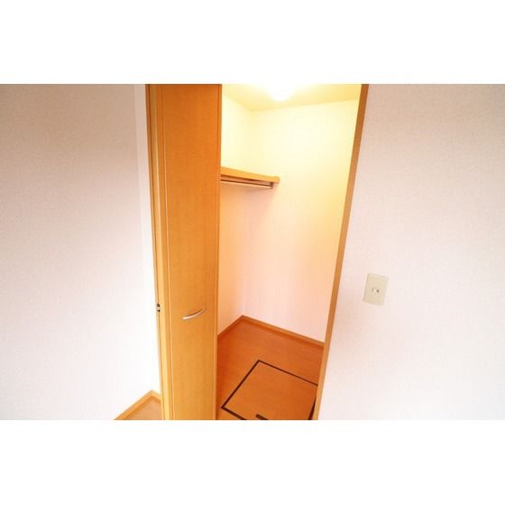 �y���[�z�@�E�H�[�N�C���N���[�[�b�g�Ŏ��[�����Ղ�ł���