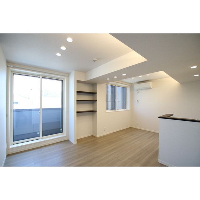 �y�����E���r���O�z�@