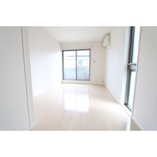 �y�����E���r���O�z�@