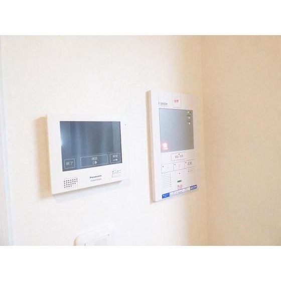 �y�Z�L�����e�B�z�@