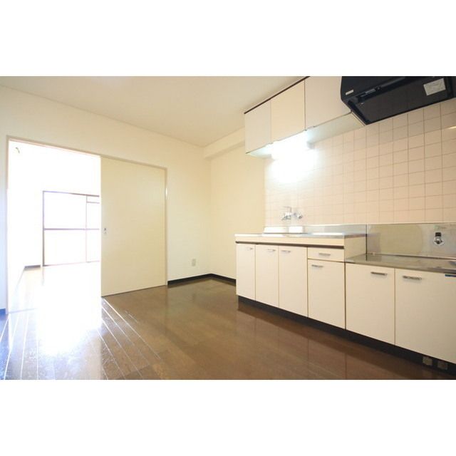 �y�����E���r���O�z�@