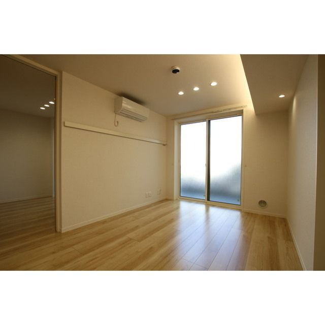 �y�����E���r���O�z�@