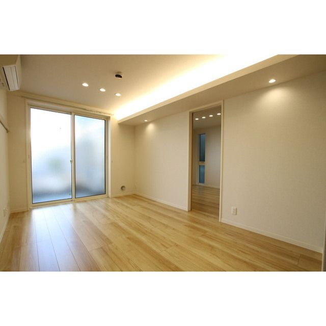 �y�����E���r���O�z�@