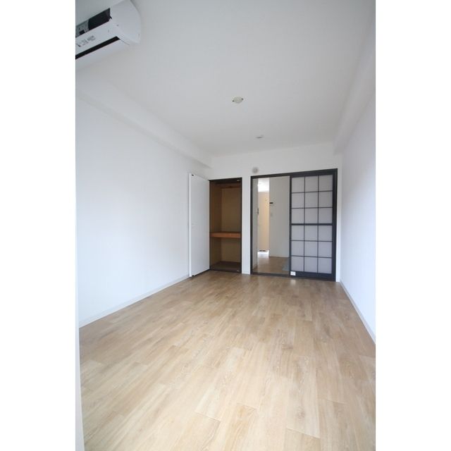 �y�����E���r���O�z�@