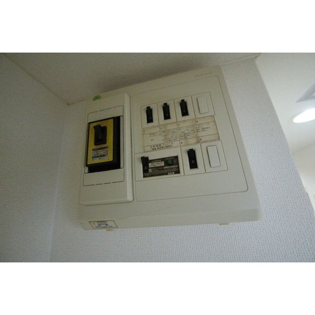 �y���̑��ݔ��z�@���d��20A