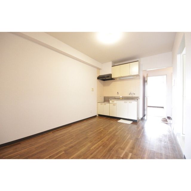 �y�����E���r���O�z�@