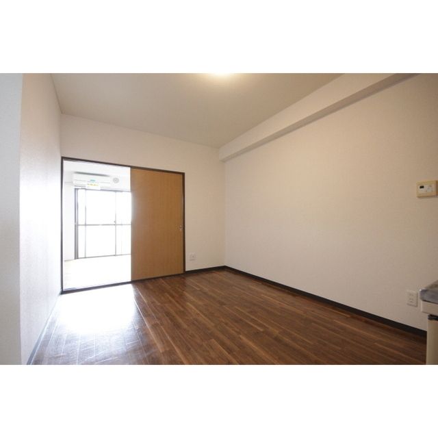 �y�����E���r���O�z�@