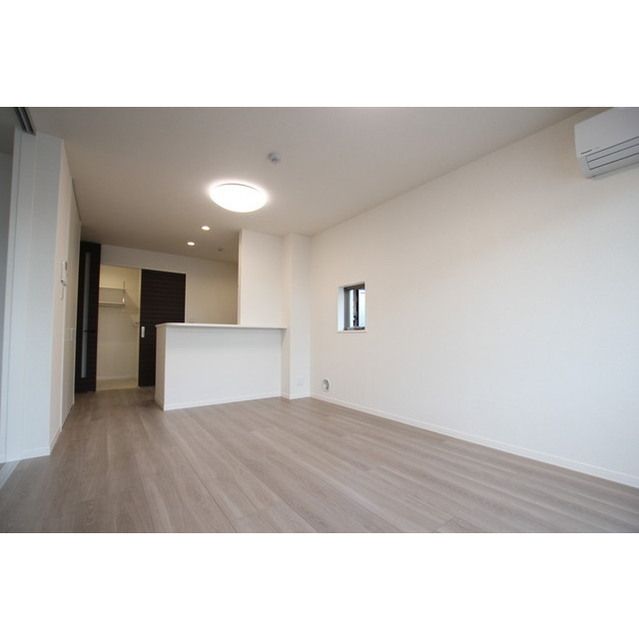 �y�����E���r���O�z�@