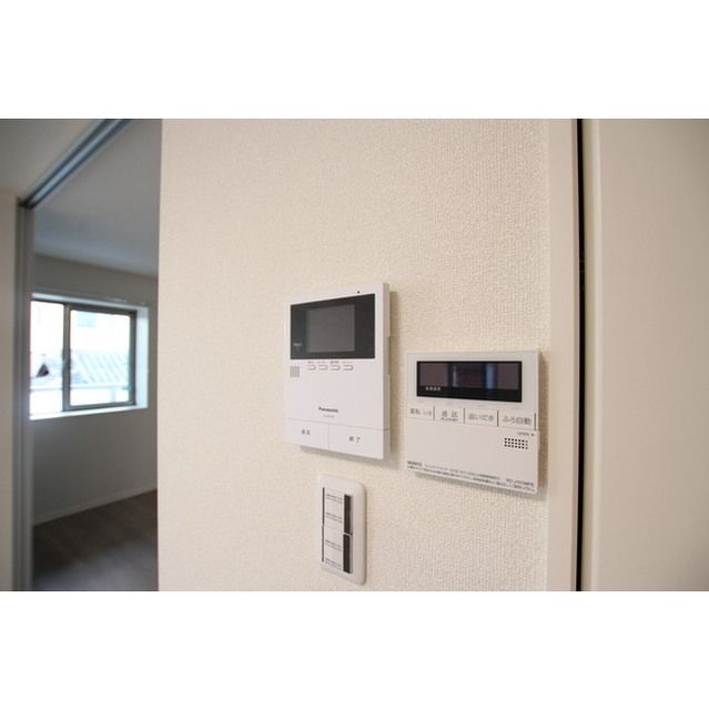 �y�Z�L�����e�B�z�@