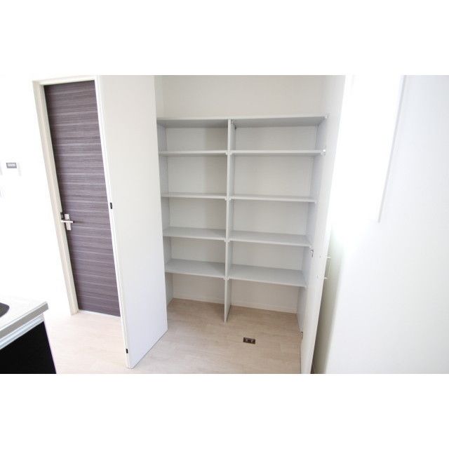 �y���[�z�@���L�b�`�����̎��[�X�y�[�X�ł���
