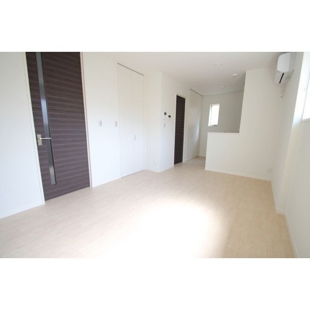 �y�����E���r���O�z�@��11.9���̍L�X�k�c�j��