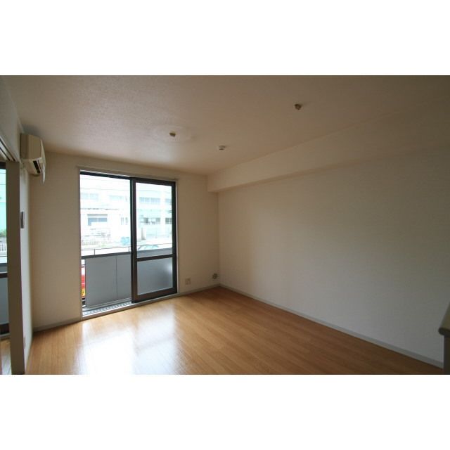 �y�����E���r���O�z�@