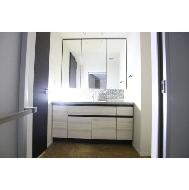 �y���ʏ��z�@���C�h�Ȑ��ʉ��ϑ�