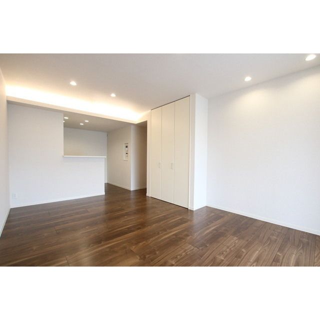 �y�����E���r���O�z�@