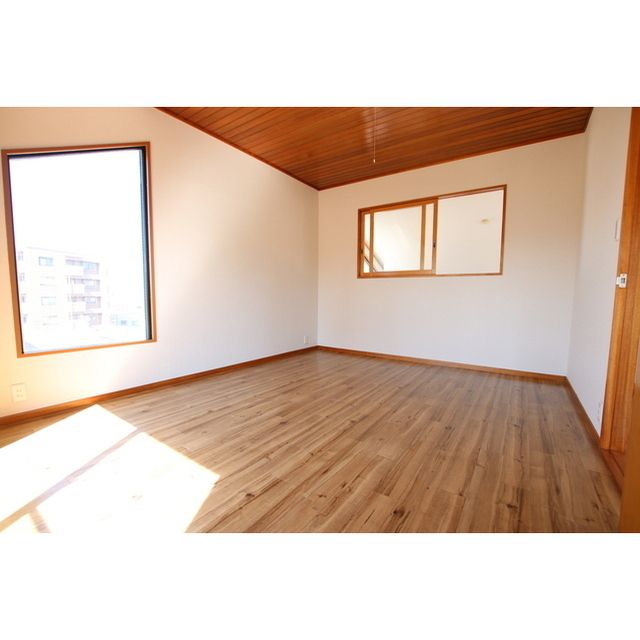 �y�����E���r���O�z�@