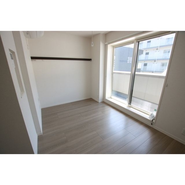 �y�����E���r���O�z�@��6.4���̗m��