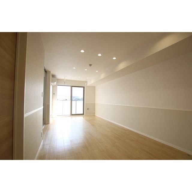 �y�����E���r���O�z�@