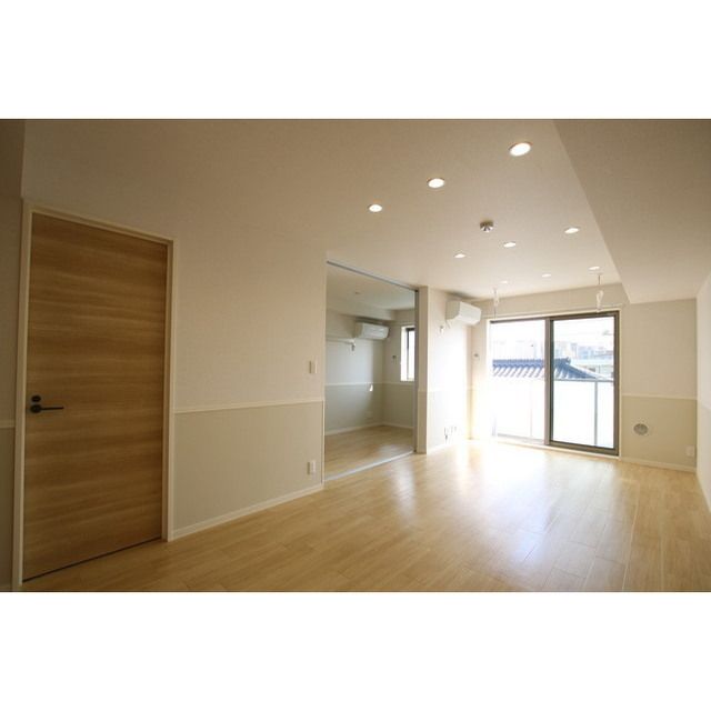 �y�����E���r���O�z�@