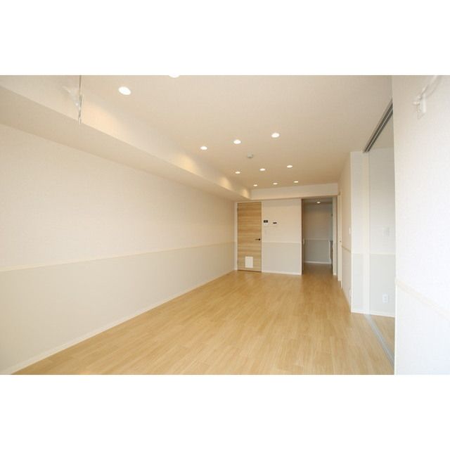 �y�����E���r���O�z�@