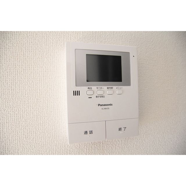 �y�Z�L�����e�B�z�@