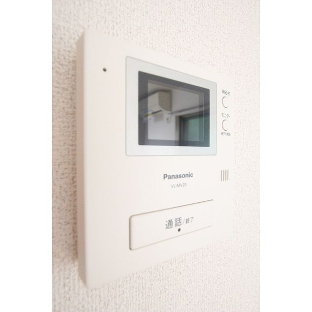 �y�Z�L�����e�B�z�@