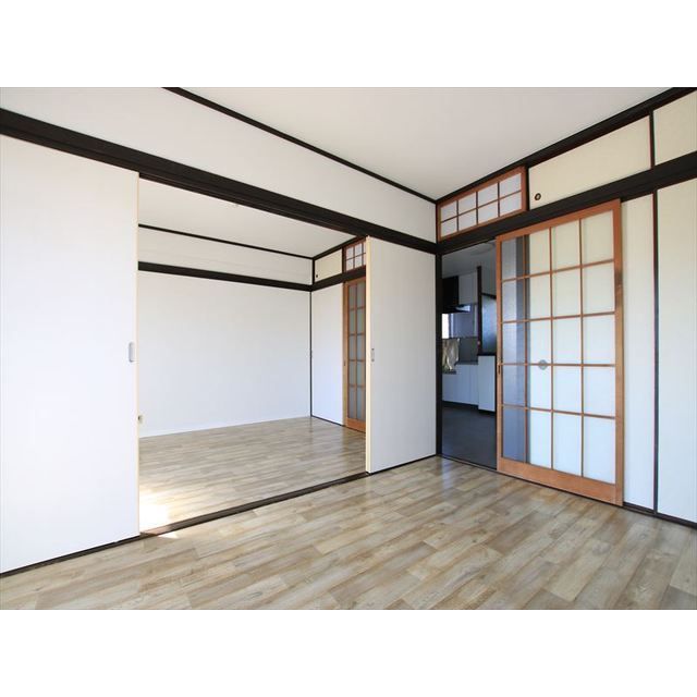 �y�����E���r���O�z�@