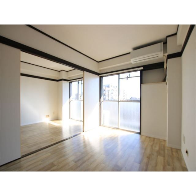 �y�����E���r���O�z�@