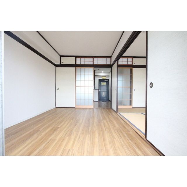 �y�����E���r���O�z�@