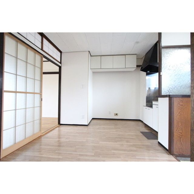 �y���̑������E�X�y�[�X�z�@�_�C�j���O