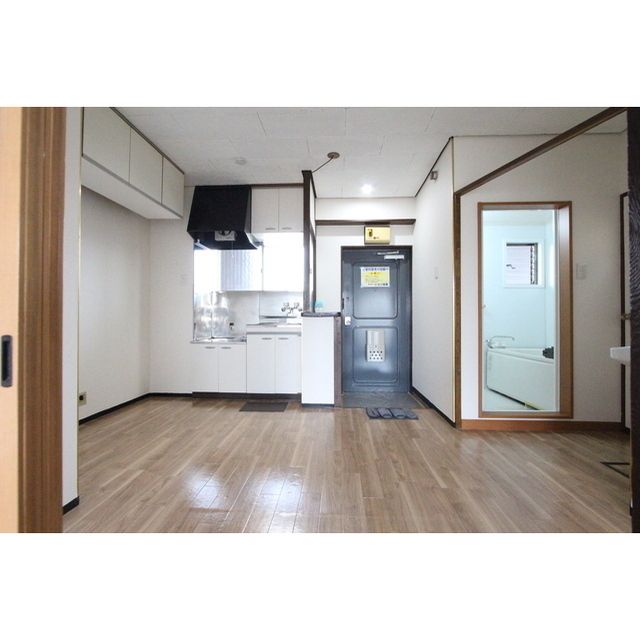 �y���̑������E�X�y�[�X�z�@�_�C�j���O